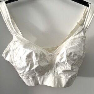 Rosme ivory wireless bra. 34H. Only worn a few times.